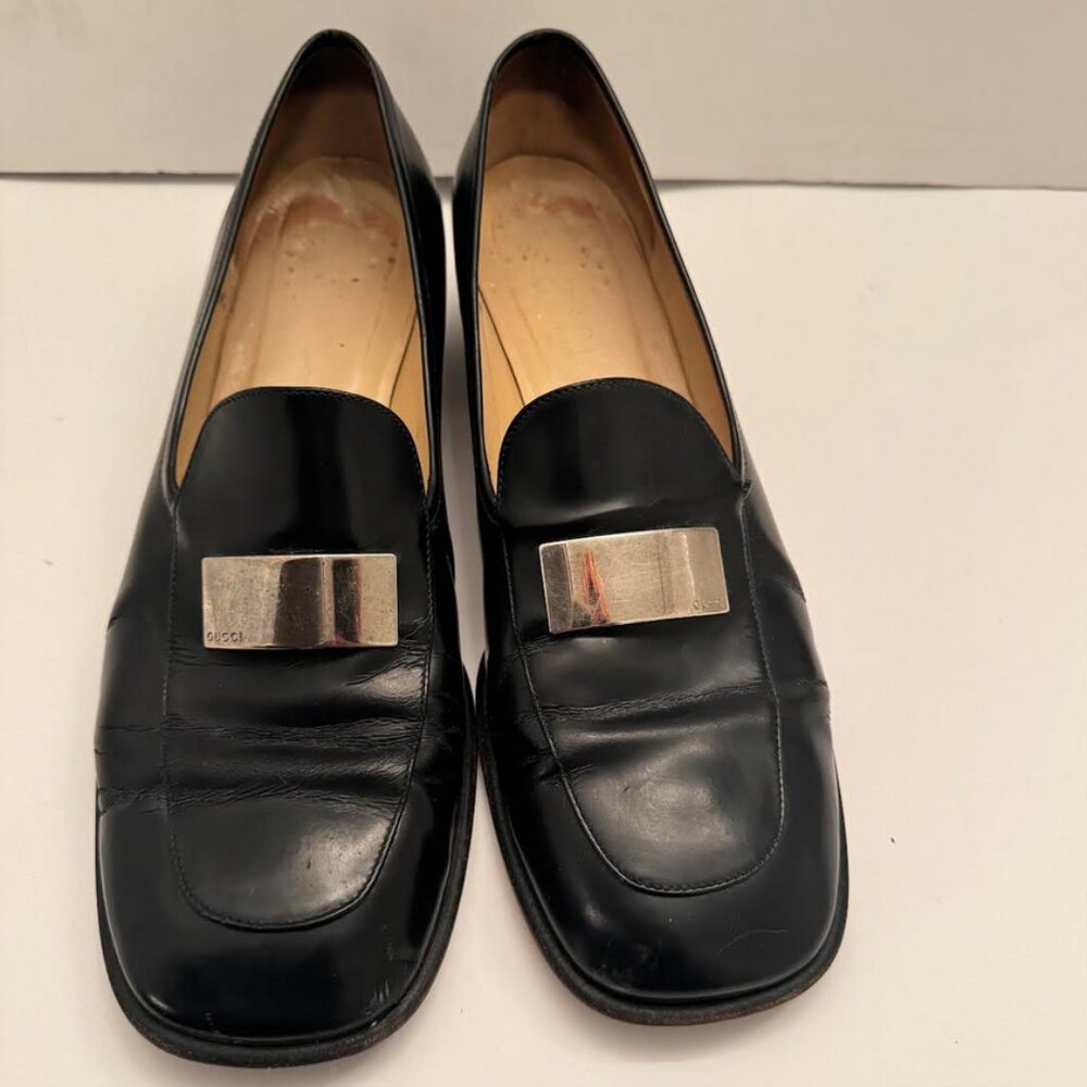 GUCCI  DARK GREY LEATHER LOAFERS WITH SILVER LOGO ON THE TOP.
